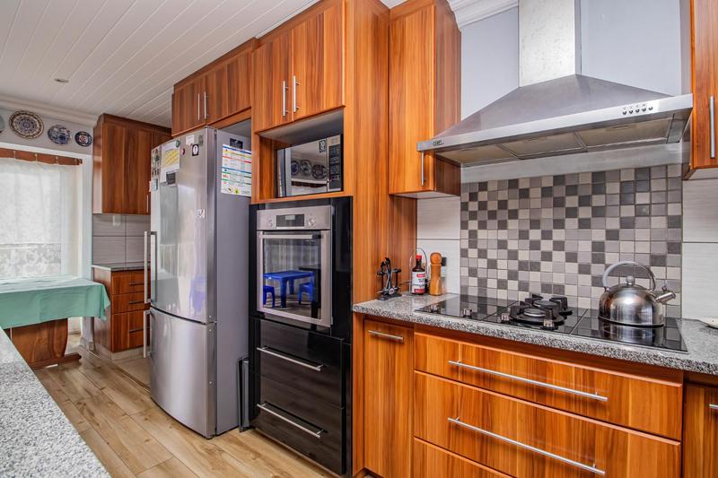 9 Bedroom Property for Sale in Outeniqua Strand Western Cape